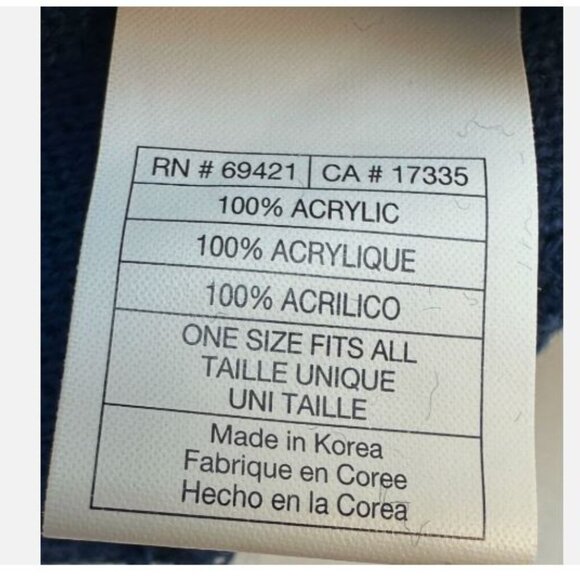 CCM Hockey Toronto Maple Leaves Gift Set Hat Gloves Scarf NHL Beanie New - Picture 9 of 16